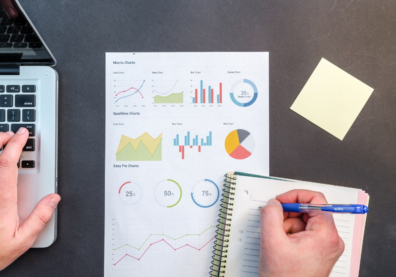 Applied Statistics for Laboratories